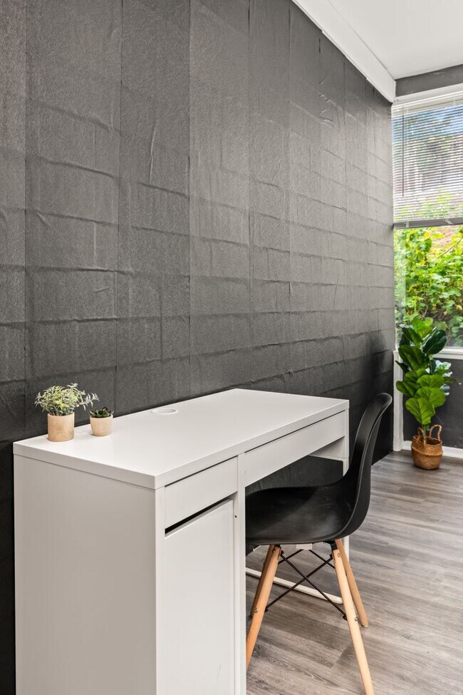 Building Photo - 832 Hilgard Ave