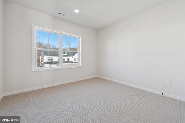 Building Photo - 64 Alroy Rd