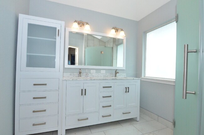 Building Photo - Beautiful Corner Lot Home in Plum Creek