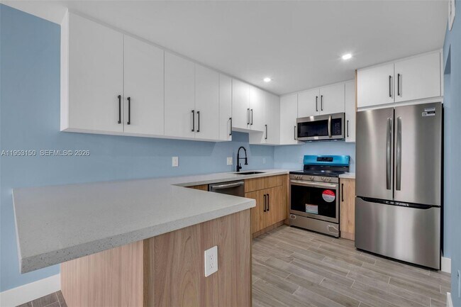 Building Photo - 1200 NE Miami Gardens Dr