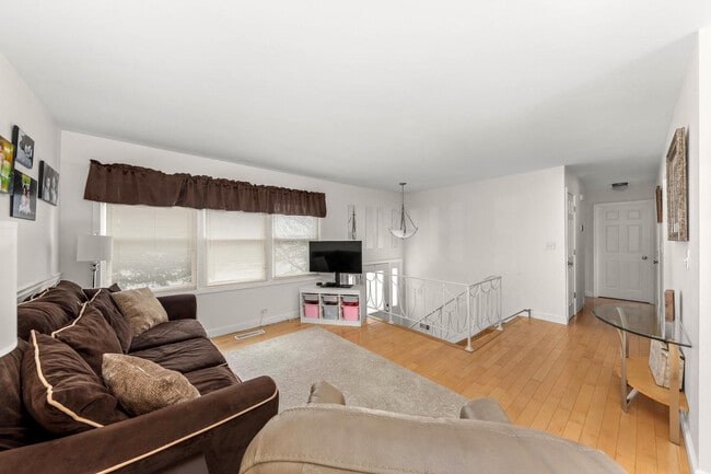 Building Photo - 3226 Everglade Ave