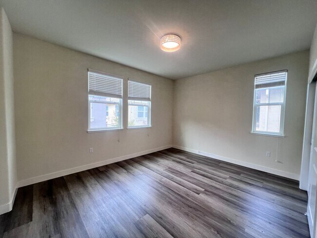 Building Photo - STUNNING 4BD/2.5BA TOWNHOUSE IN WALNUT CREEK!!!