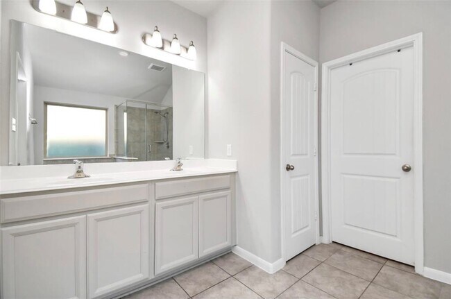 Building Photo - 2131 Levant Ln