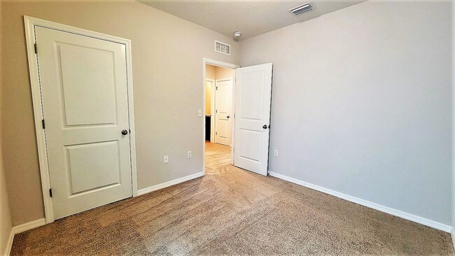 Building Photo - Carlton Lakes 3 bedroom/2 bath