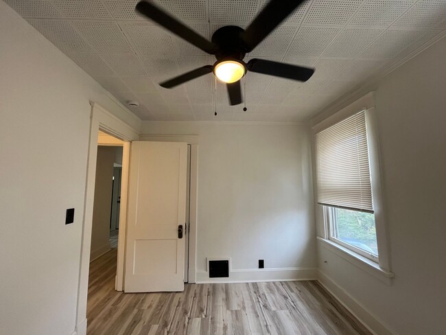 Building Photo - 3 Bedroom Duplex