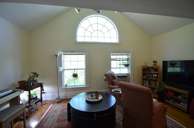 Building Photo - 41 Coolidge St