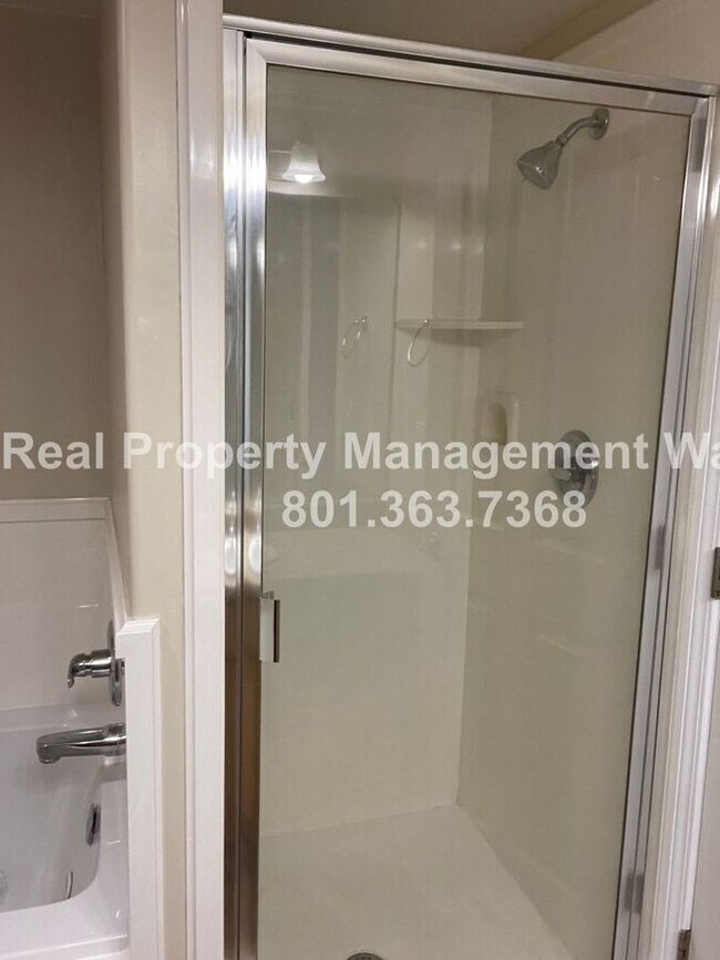 Building Photo - 380 N 500 W