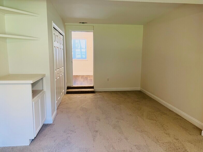 Primary bedroom - 6446 Dartmouth Ave N
