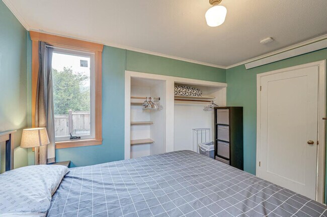 Building Photo - 2323 Elizabeth St