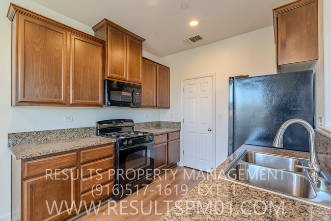 Building Photo - Beautiful Townhome in Rocklin Available Now!