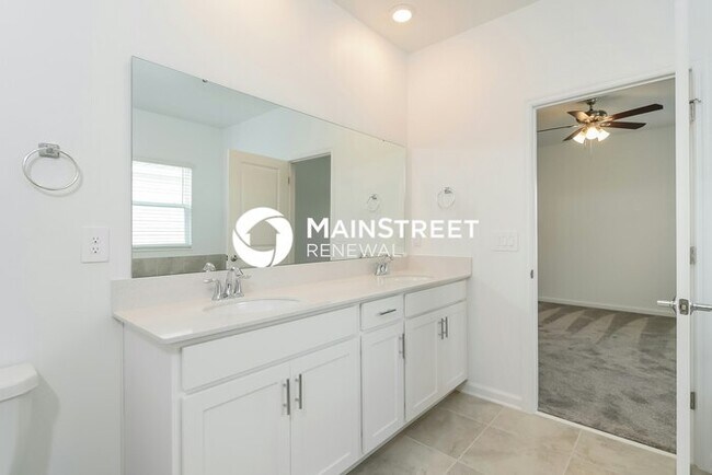 Building Photo - 3 Bedroom Pet-Friendly Home in St. Cloud, FL with Main Street Renewal