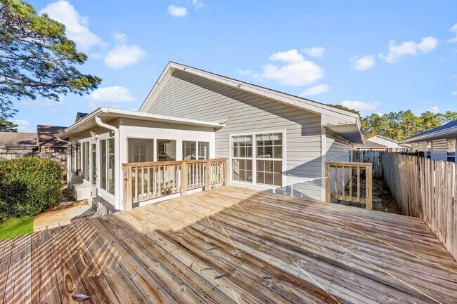 Building Photo - Charming home in IDEAL location!!!