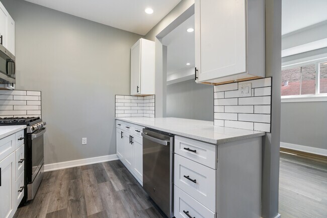 Building Photo - 4624 N Springfield Ave