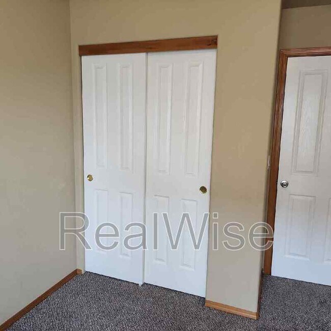 Building Photo - 2885 SW Indian Cir