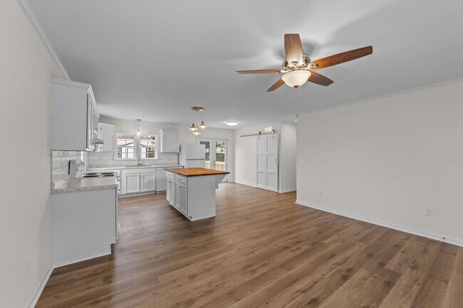 Building Photo - Cozy 3-Bedroom Ranch with Spacious Yard in Smithfield