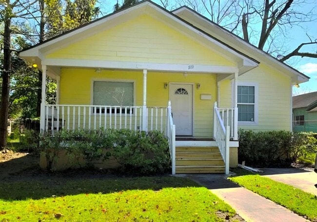Building Photo - SCAD-Friendly 3BR Home Near Bus Route – Perfect for Roommates