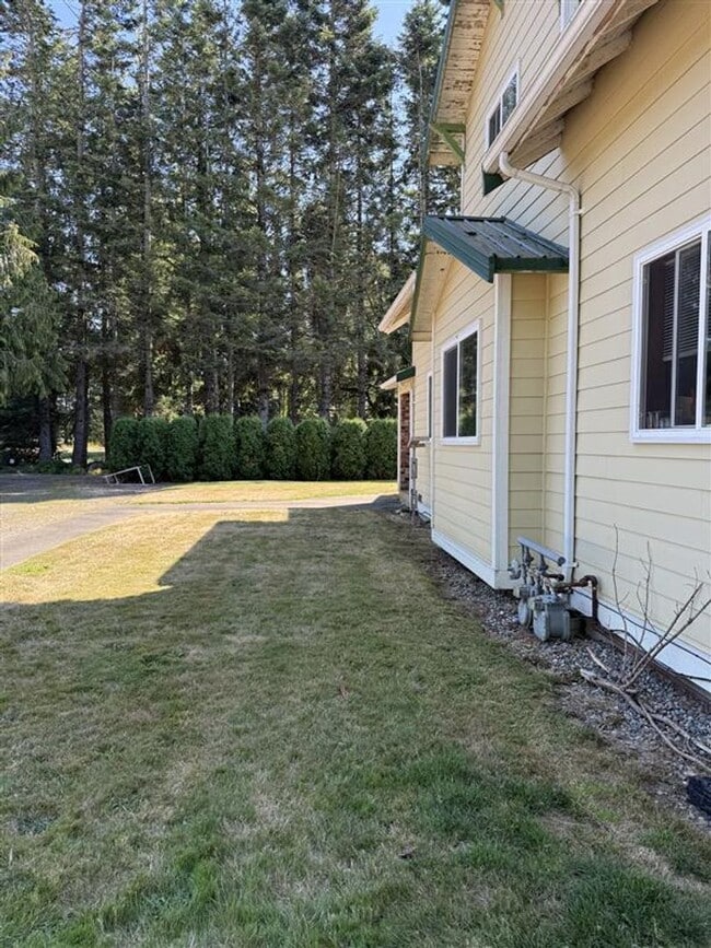 Building Photo - 4 Bedroom House for Rent