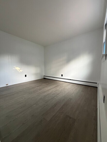 Building Photo - 134 Commack Rd