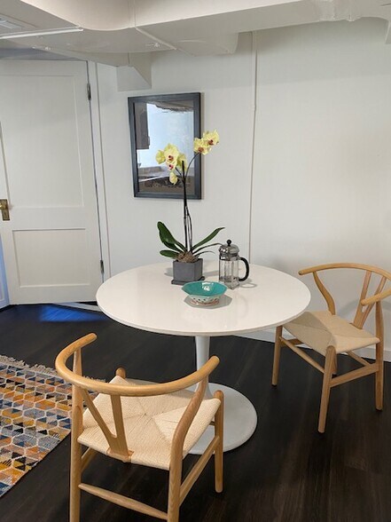 Building Photo - 2216 E Roanoke St