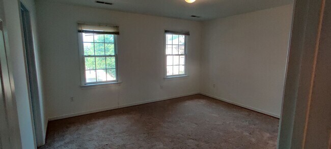 Building Photo - 3 bedroom home with covered porch and rear...