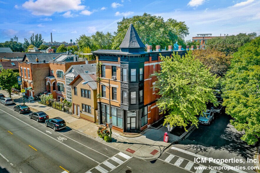 Building Photo - 2252 N Southport Ave