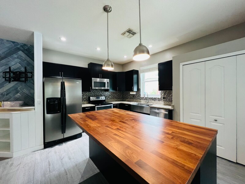 Building Photo - 10143 Shadow Creek Dr