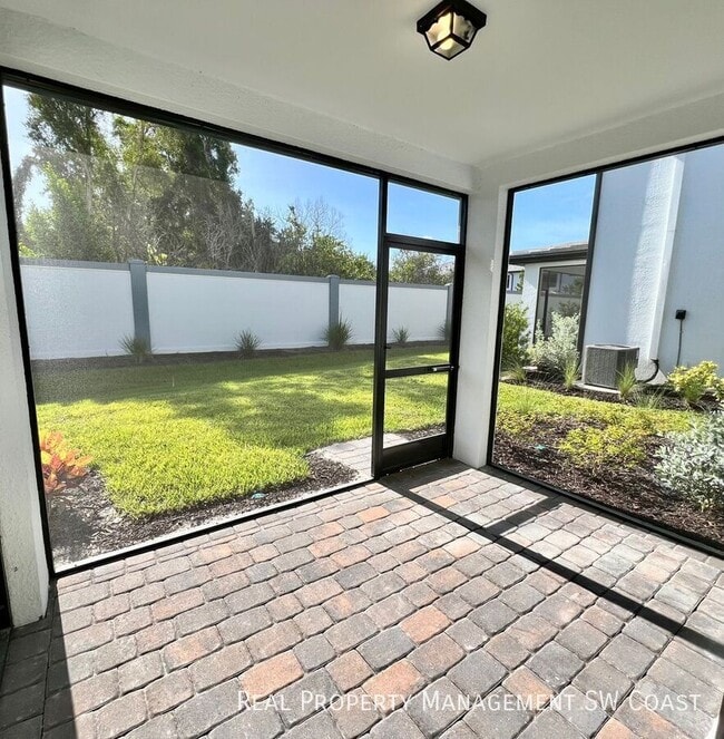 Building Photo - 27851 Solis Grande Dr