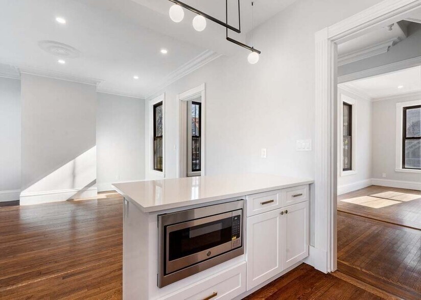 Building Photo - 31 Monadnock St