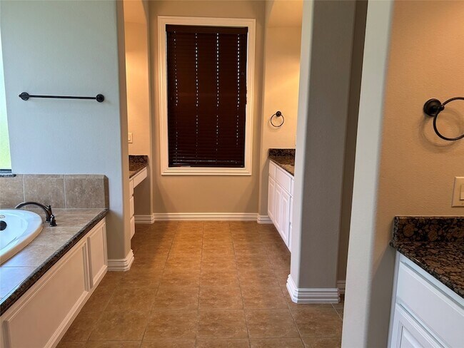 Building Photo - 101 Silverwood Ranch Estates