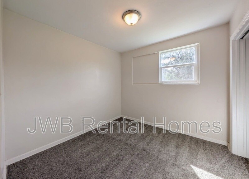 Building Photo - 3702 Colebrooke Dr