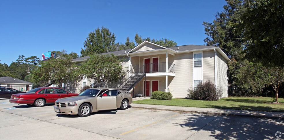Building Photo - Springtree Apartments