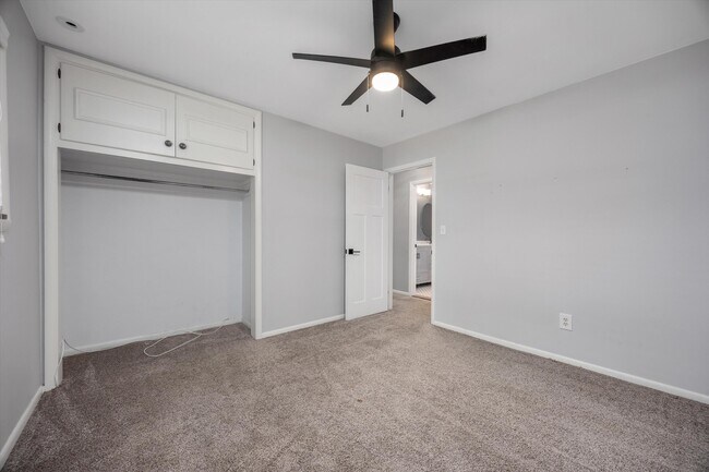 Building Photo - 4790 Belzair Dr