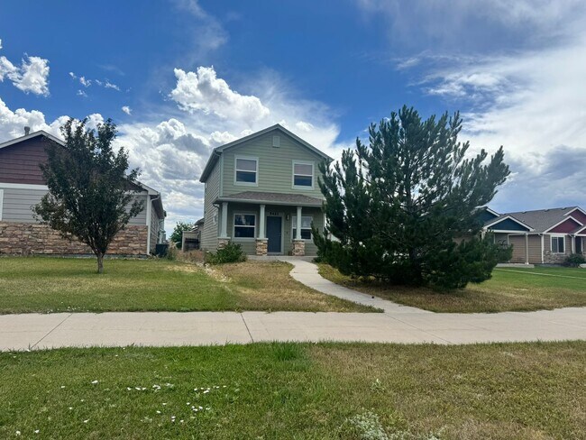 Building Photo - Out skirts of Cheyenne Living
