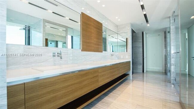 Building Photo - 19575 Collins Ave