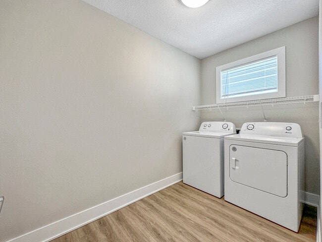 Building Photo - 1404 Primrose Ln