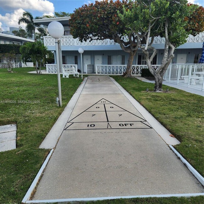 Building Photo - 2170 NE 51st Ct