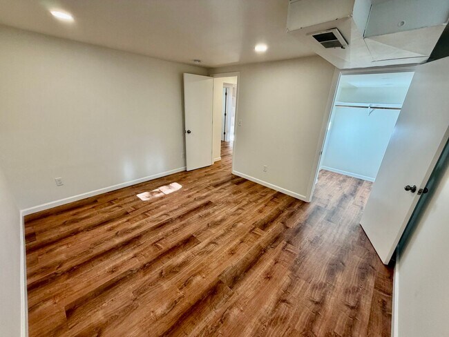 Building Photo - Spacious, Remodeled 5bd/3bath Cherry Park Home with Large Fenced Garden and Finished Basement