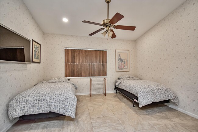 Building Photo - 7811 Villa Nova Dr