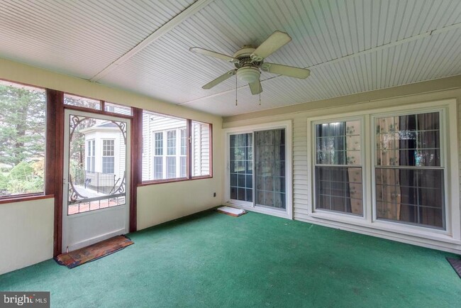 Building Photo - 3871 Woodville Ln