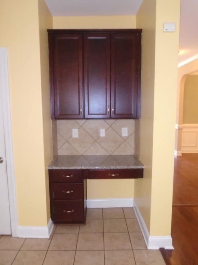 Building Photo - Stunning 5-Bedroom, 3.5-Bath Home with Bon...