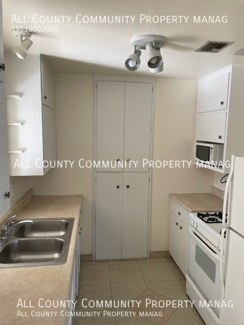 Building Photo - 61465 Alta Vista Dr