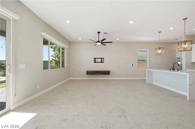 Building Photo - 402 Purple Sandpiper St