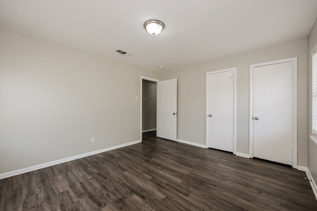 Building Photo - Coming Soon! 3 BR/1BA | Updated Single Family Home | 1-Car Garage | Shaded backyard!