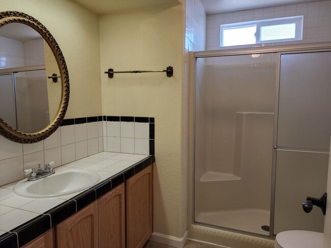 Building Photo - Large manufactured home in Topaz Ranch Estates