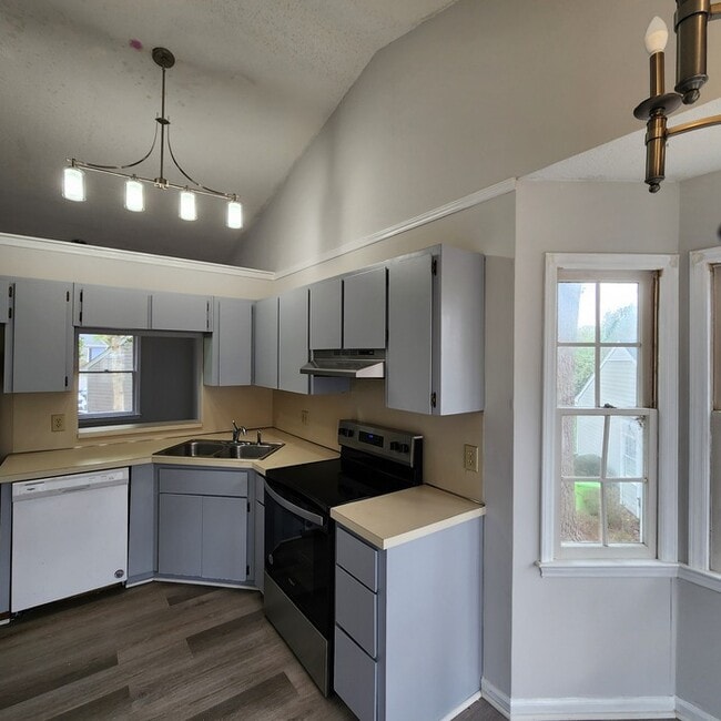 Building Photo - 5712 Finsbury Ct