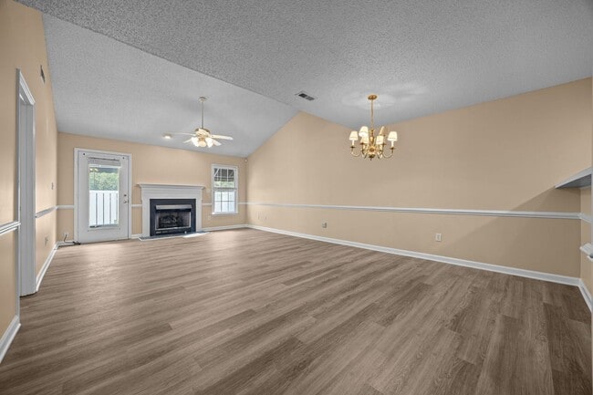 Building Photo - Charming Duplex in Dunn