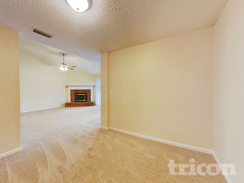 Building Photo - 585 Fallen Timbers Dr