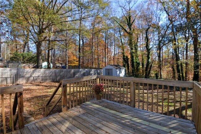 Building Photo - 736 Regina Ct NW