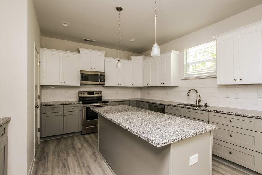 Building Photo - 1636 Tom Sadler Rd