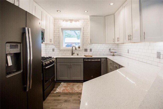 Building Photo - 5139 Meadow Creek Dr